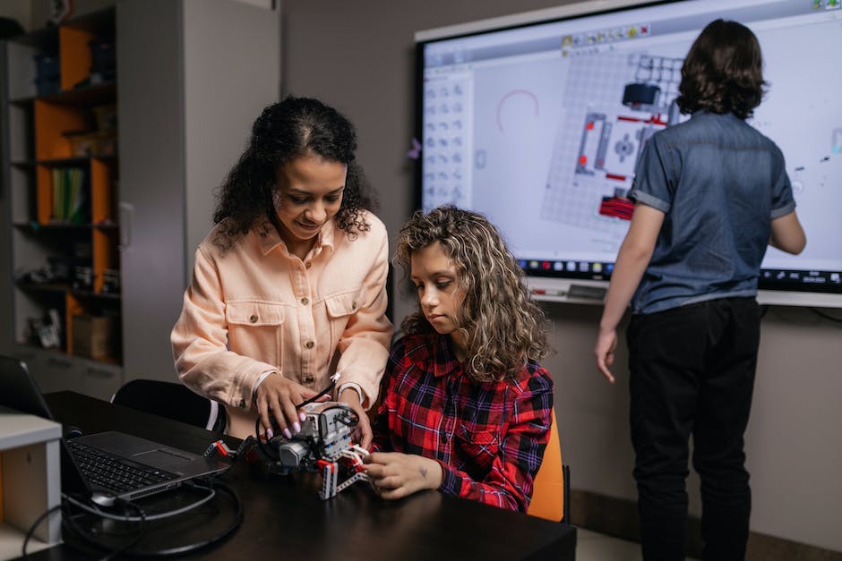 Augmenting Academics: The Role of Technology in Education 3 edtech