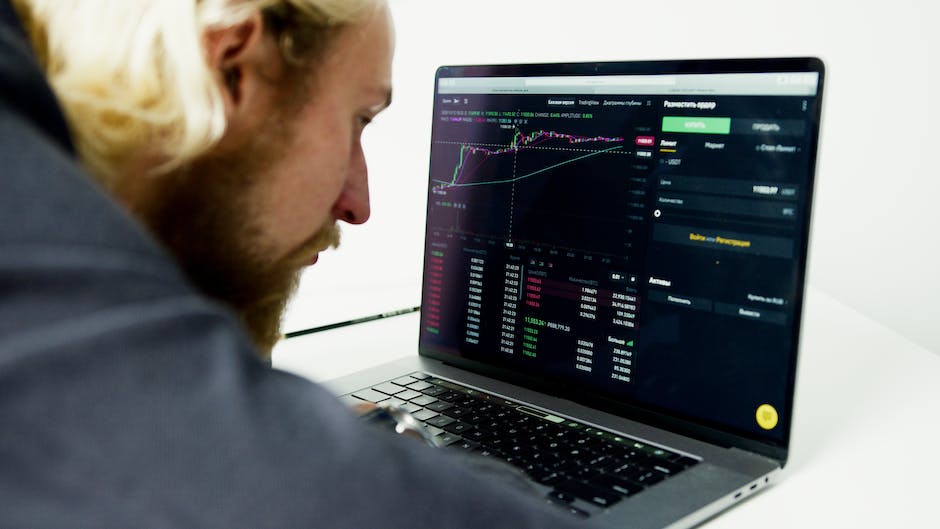 Multiple Regression Analysis: A Simplified Guide 3 Illustration of a person analyzing data for regression analysis
